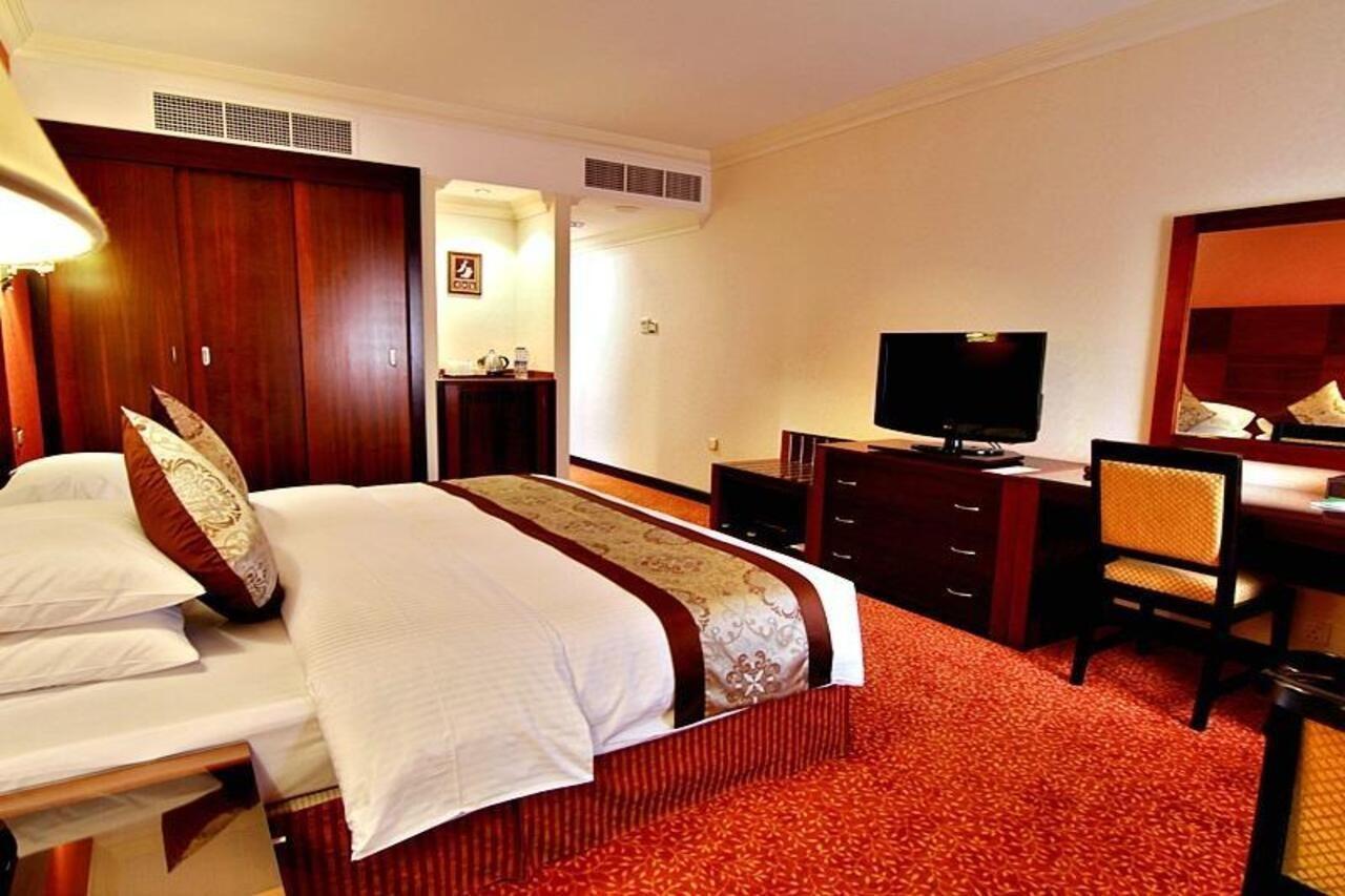Majan Continental Hotel 4*